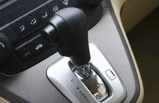 不知道这些功能，还敢说会开自动挡车