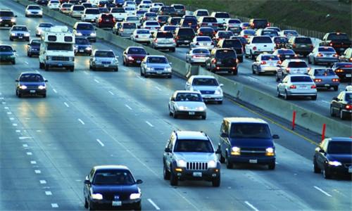 你知道“热车”的重要性吗？贸然上车打火就走对引擎损坏特别大