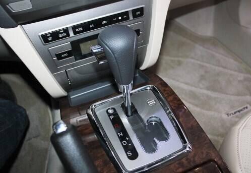 别毁车了，自动挡的车你得这么开