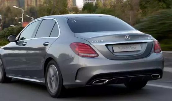 为什么别人的后车窗有雨刷，而我的车却没有？