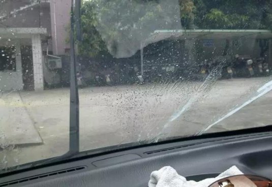 雨刮器有异响，还总刮不干净？其实是你不会用