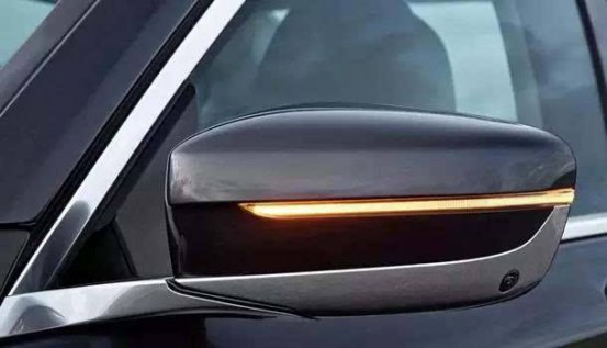 这些闪烁，汽车要告我们什么？