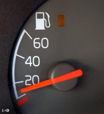 油灯亮了才加油？你的车开不过五年！