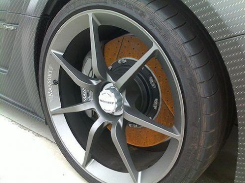 新车刹车盘生锈是否是新车？