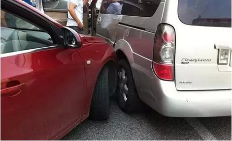 <b>交通部门提醒：发生意外事故后先拍这五张照片，不然可能会也被定责</b>