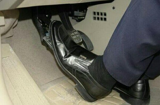 这些驾驶“坏习惯”你有没有？赶紧改掉吧