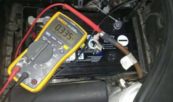 为什么别人家的汽车电瓶10年了都没坏，你的用两年就坏了？