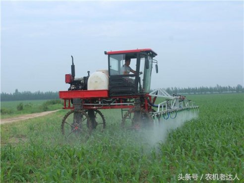 农机老达人提醒，四轮打药机保养有“四要”