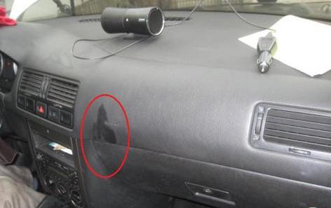 晴天后车却还是很潮湿，维修工打开一看，不想说话了！