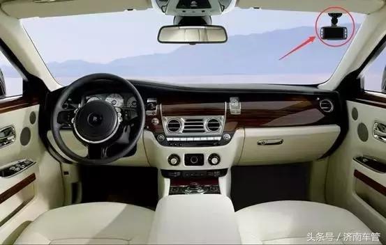 位置不对有危险！行车记录仪不能这样装