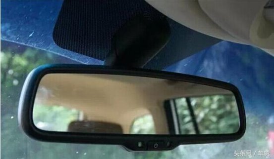中央后视镜一直没用过？原来它有这么多功能！