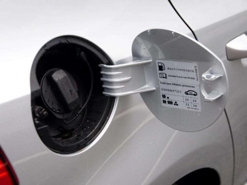 打开油箱盖时若有吸气声，车主就要小心了