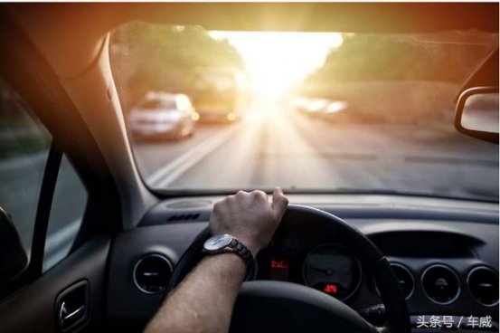 老司机开车“让速不让道”，这里学问大了！
