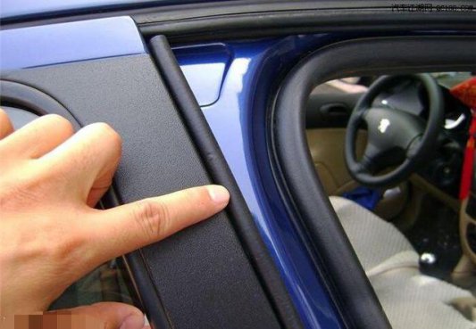 汽车密封条也要定期更换，很多人都不知道