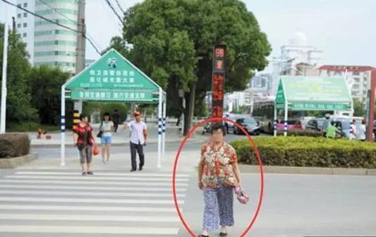 路上一个标志，让车主多赔9万元，大部分车主都忽略了这个标志！