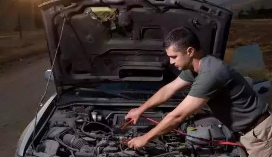 保险公司有免费拖车免费送油的业务，不骗你！其实是你不知道罢了