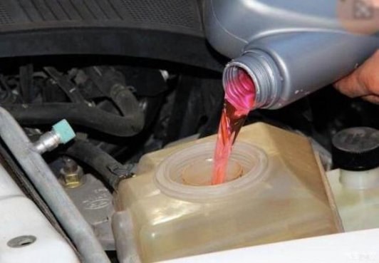 <b>爱车高温天也会中暑！高温天养车注意事项</b>