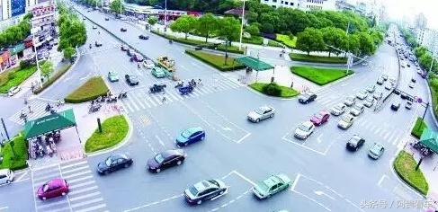 交警叔叔教你如何进入左转弯等待区不也被扣6分罚200