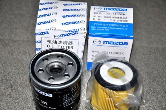 更换机油滤芯时候，到底用不用将新滤芯注满机油？