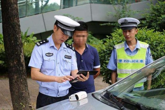 交警提醒：7月起这3种行为将直接扣12分，另4种只罚不扣！