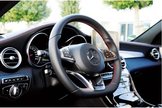 为什么越来越多的车	用平底方向盘？真比圆的好用？