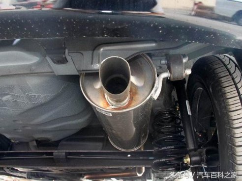 车的排气管有两根的，有一根的，有什么区别？