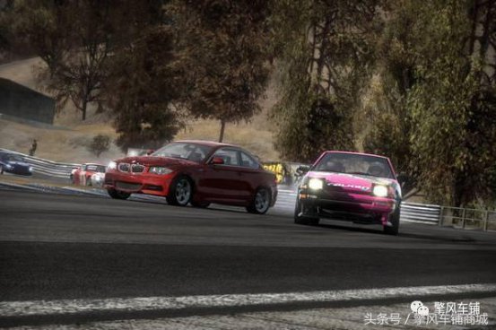 右侧超车违法！可这三种从右侧超车是允许的！