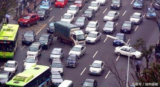 老司机这些并线的经验，驾校里的师傅肯定不教你