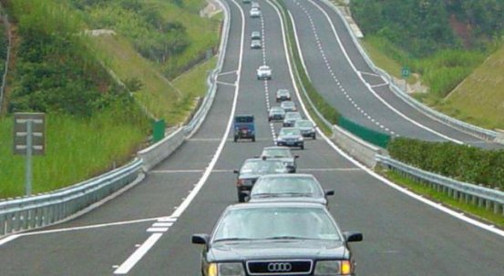 刚出高速收费站，电子狗提示限速30，超速50%却没扣分