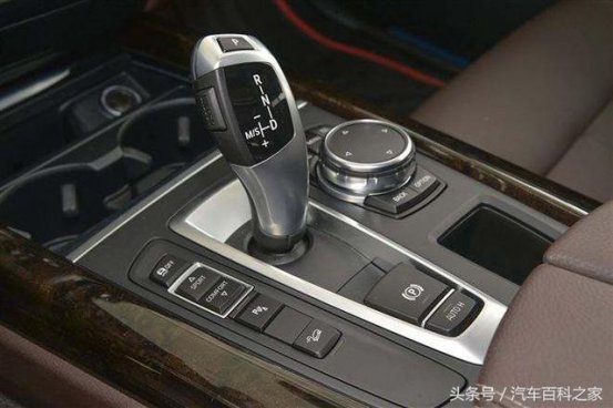 自动挡等红灯该挂哪个挡位