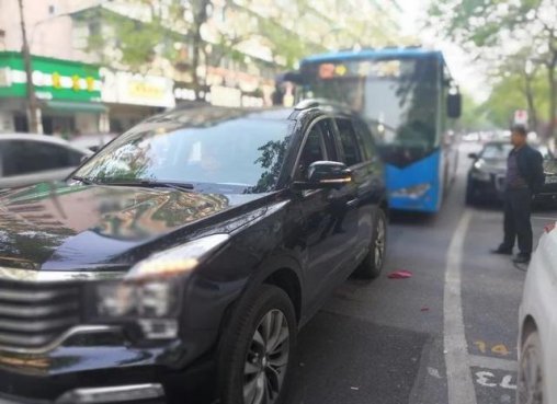 GS8刚买15天就也被公交车撞了，国产SUV的质量却让人意外