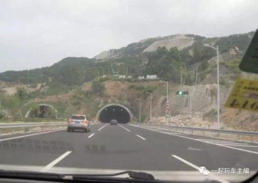 车内这10个按钮一定不要乱按 特别是开车在高速路上！