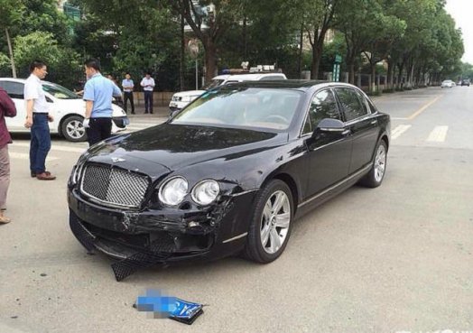 <b>20年老司机教你四个不也被追尾的小窍门，简单实用！</b>