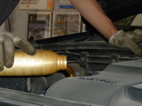 <b>这才是正确保养汽车的妙招，别也被4S坑了还没效果</b>