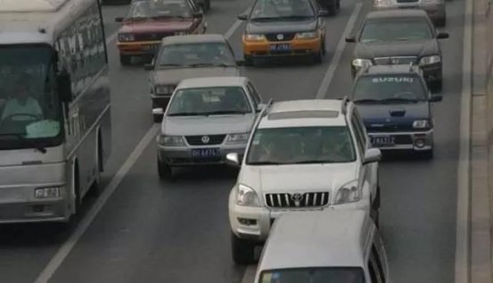 <b>安全驾驶注意事项有哪些?</b>