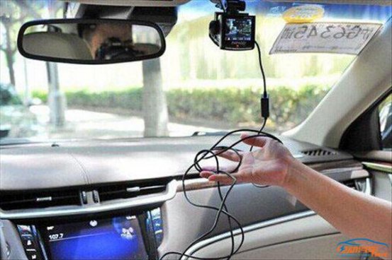 这才是行车记录仪的正确装置姿势！